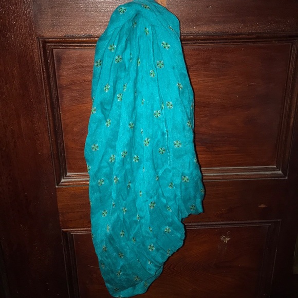 Scarfs - Picture 7 of 8